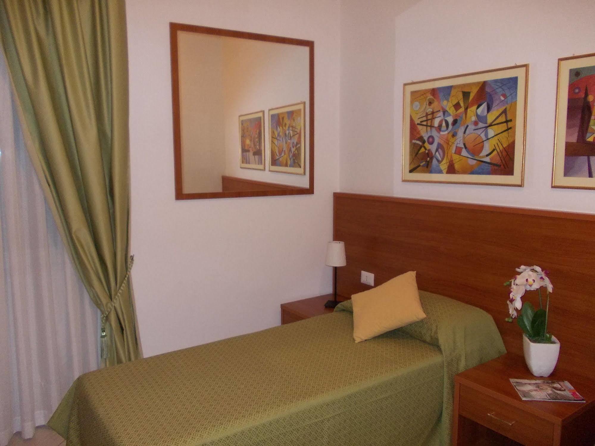 Hotel Solaria ローディ・ガルガーニコ エクステリア 写真